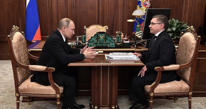 Президент Российской Федерации Владимир Путин встретился с главой Минстроя Владимиром Якушевым